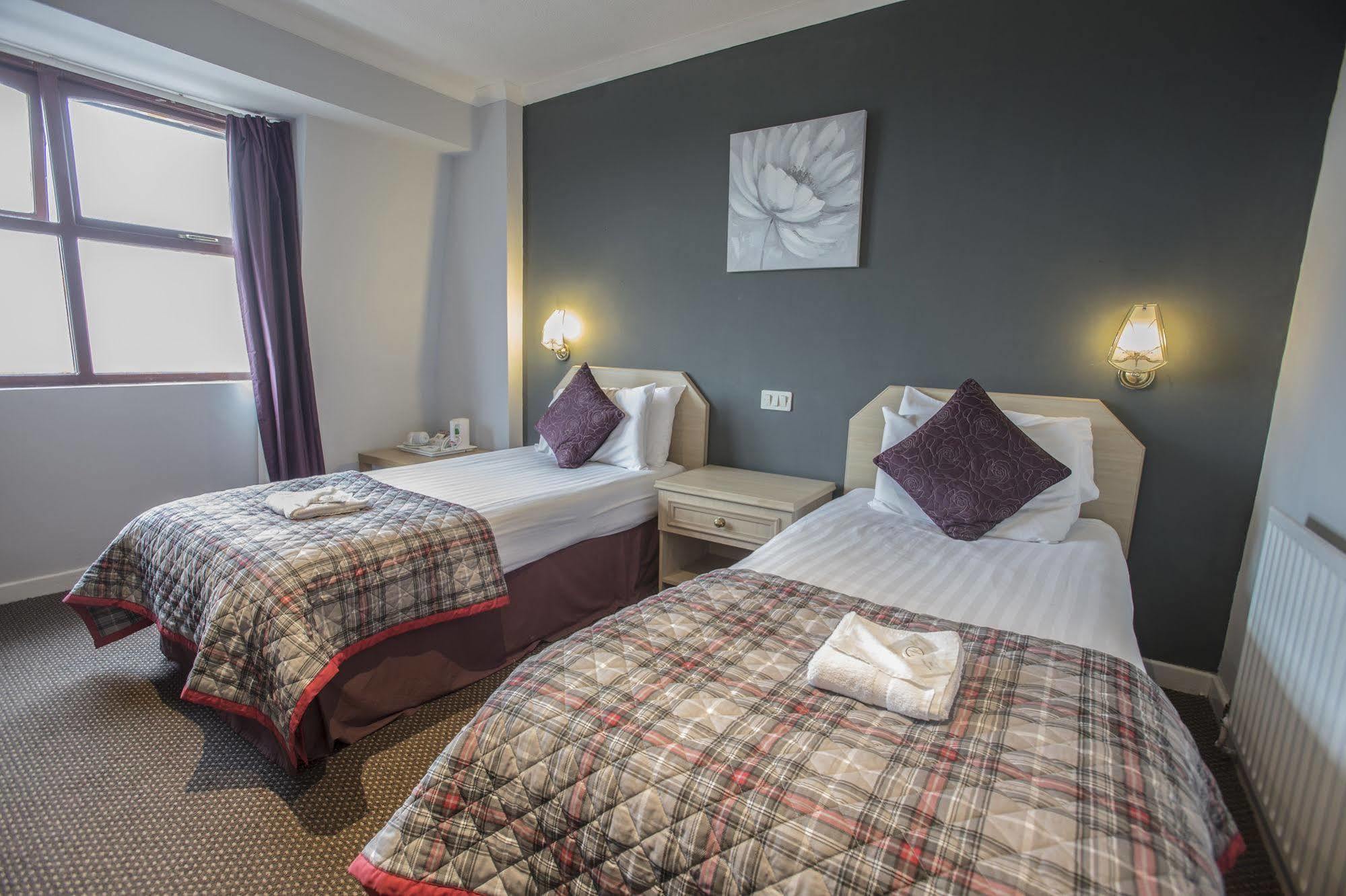 Highfield Hotel 3*